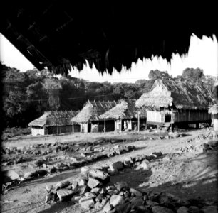 Hutten in een dorp bij Brokopondo, Bestanddeelnr 252-5201