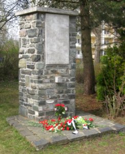 Hutholz-Denkmal 1 cropped