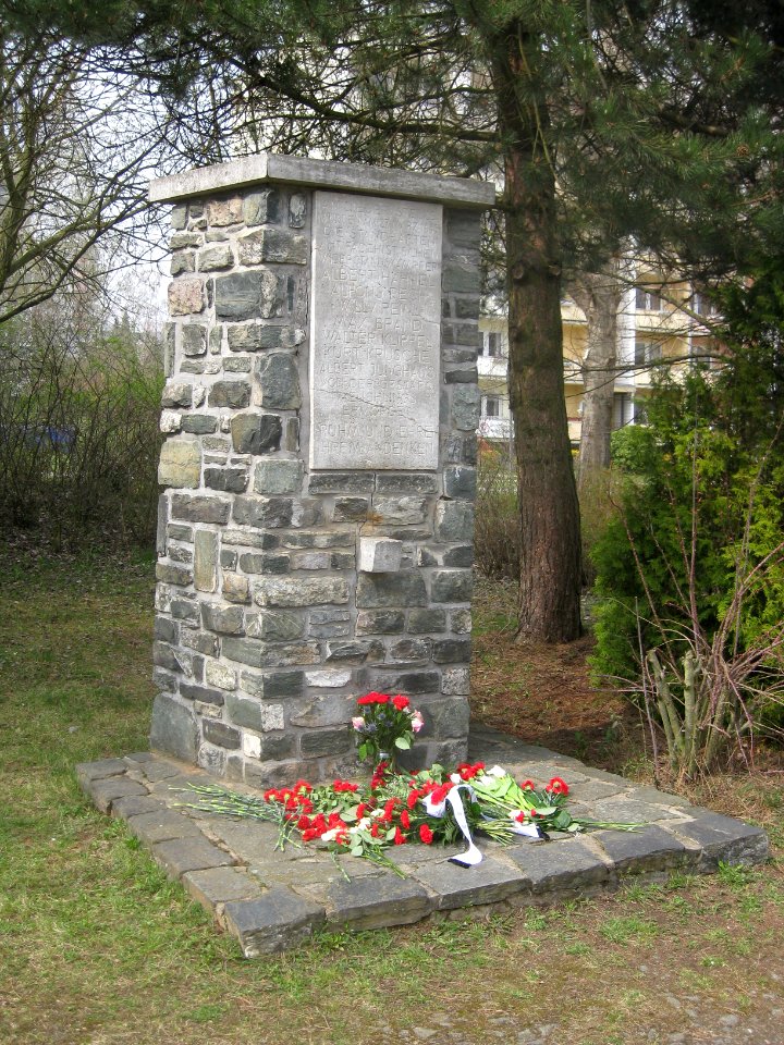Hutholz-Denkmal (1)