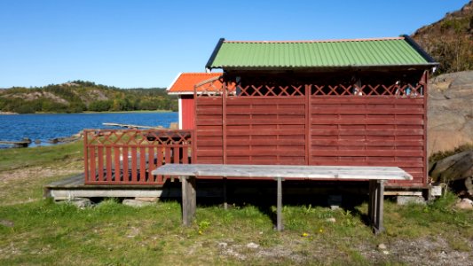 Huts with table at Loddebo photo