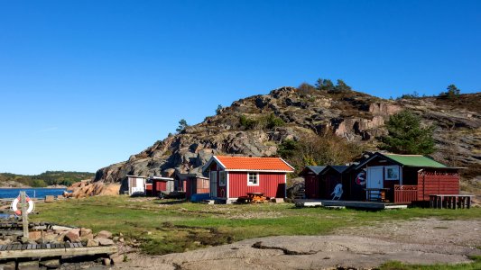 Huts and lifebuoy at Loddebo photo