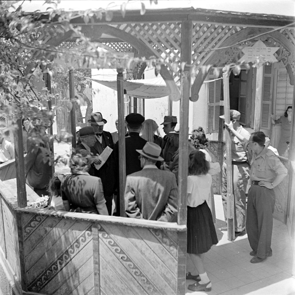 Huwelijksvoltrekking onder een 'choepa', vermoedelijk in Haifa, Bestanddeelnr 255-0299