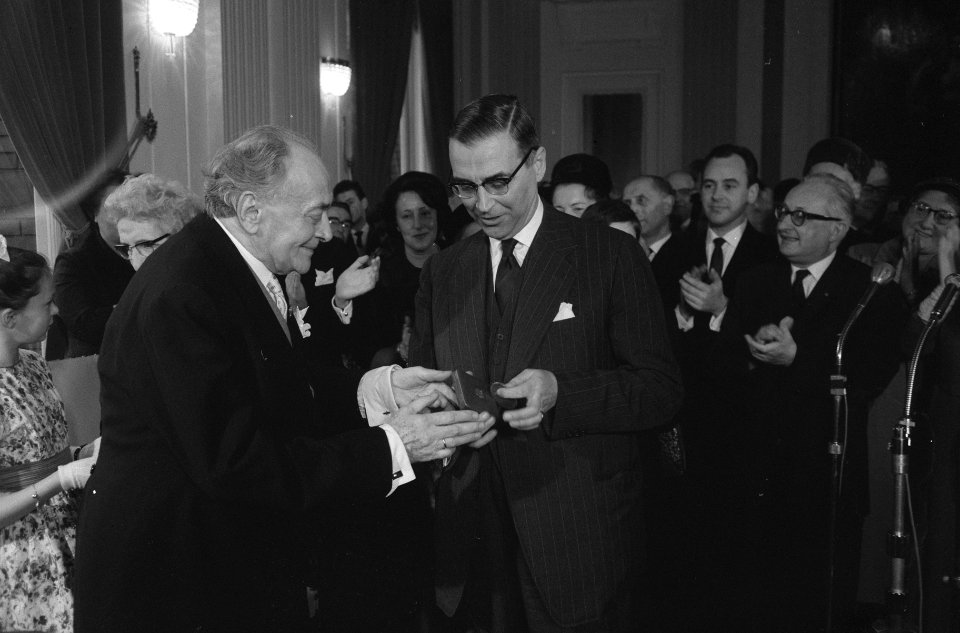 Huldiging Paul Huf t.g.v. 70e verjaardag in de Stadsschouwburg te Amsterdam. Bu…, Bestanddeelnr 912-0538