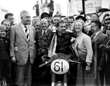 Huldiging Artie Bell (winnaar 500cc), Bestanddeelnr 902-8164