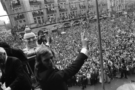 Huldiging op Leidseplein in Amsterdam Neeskens wordt toegejuichd, Bestanddeelnr 927-3145