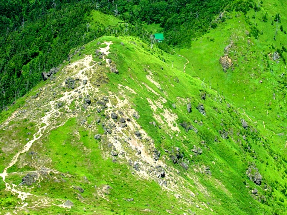 Huts Yakedake from south 2002-8-6