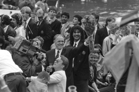 Huldiging Nederlands elftal na Europees kampioenschap 1988 te Munchen in Amsterd, Bestanddeelnr 934-2745