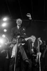 Huldiging Nederlands elftal na Europees kampioenschap 1988 te Munchen in Amsterd, Bestanddeelnr 934-2754