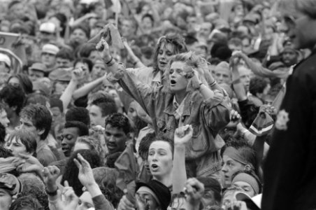 Huldiging Nederlands elftal na Europees kampioenschap 1988 te Munchen in Amsterd, Bestanddeelnr 934-2752