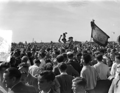 Huldiging EBOH uit Dordrecht na winst beslissingswedstrijd van Volendam waarmee, Bestanddeelnr 905-8199
