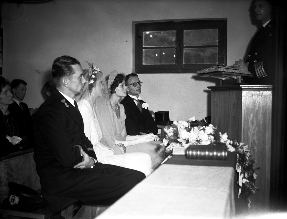 Huwelijk van Luitenant ter zee 2e klasse P.E. Tegelberg en mej. mr. M.J. Doornbo, Bestanddeelnr 902-6237