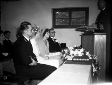 Huwelijk van Luitenant ter zee 2e klasse P.E. Tegelberg en mej. mr. M.J. Doornbo, Bestanddeelnr 902-6237