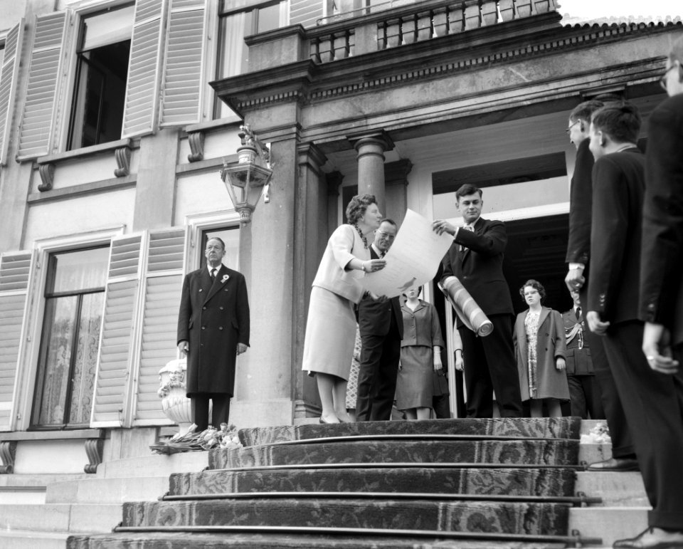 Hulde aan de Koningin op Soestdijk, Bestanddeelnr 912-4251
