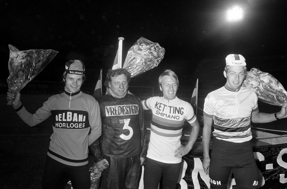 Huldiging Nederlandse medaillewinnaars WK wielrennen te Montreal in Olympisch St, Bestanddeelnr 927-4162