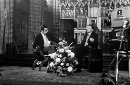 Huldiging Gerard K. van het Reve i.v.m. de toekenning van de P.C. Hooftprijs in , Bestanddeelnr 922-8991