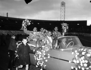 Huldiging Nederlandse ploeg ( Tour de France ) in het Olympisch Stadion te Amste, Bestanddeelnr 908-7944