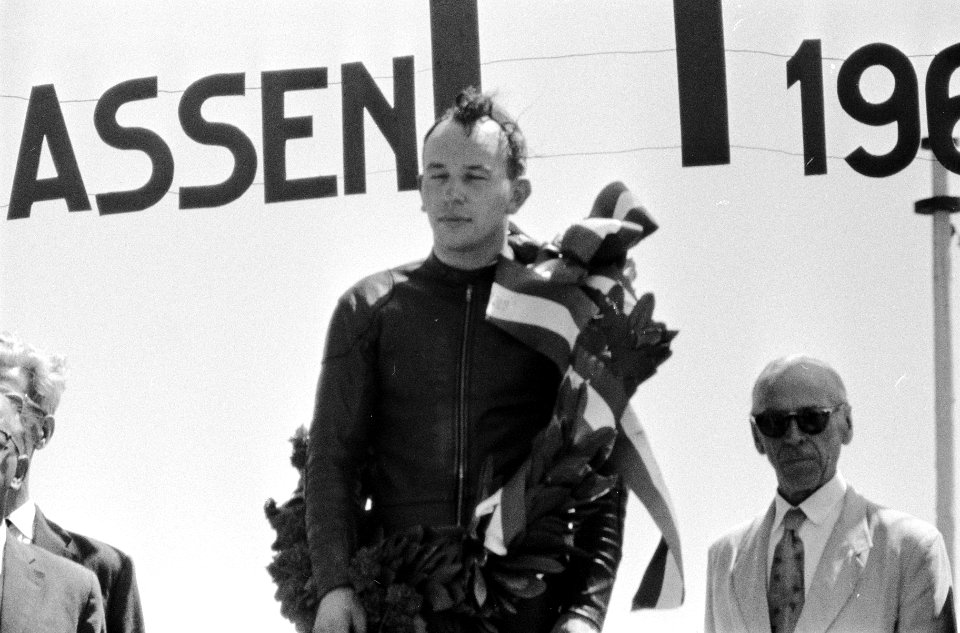 Huldiging John Surtees (winnaar 350cc), Bestanddeelnr 911-3656