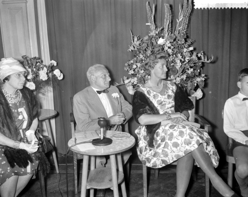 Huldiging Meyer Hamel met 40-jarig jubileum Carre, Bestanddeelnr 911-3445