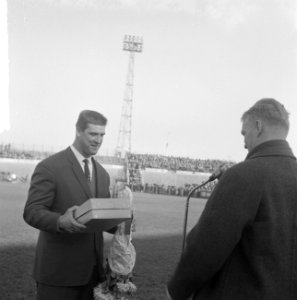 Huldiging Anton Geesink voor de wedstrijd, Bestanddeelnr 917-1103