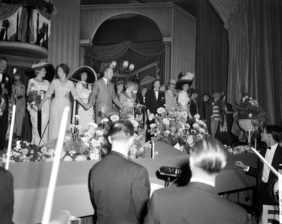 Huldiging spelers My fair lady na premier te Rotterdam, Bestanddeelnr 911-6391