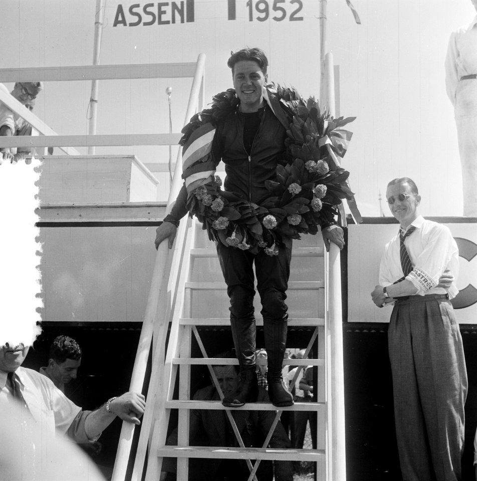 Huldiging Geoff Duke (winnaar 350cc), Bestanddeelnr 905-1935