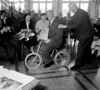 Huldiging Leendert Sillevis en Guillaume MH Frijns (bijnaam de Sjeik) op Schip, Bestanddeelnr 905-0978