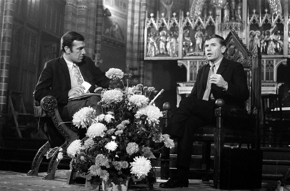 Huldiging Gerard K. van het Reve i.v.m. de toekenning van de P.C. Hooftprijs in , Bestanddeelnr 922-8987