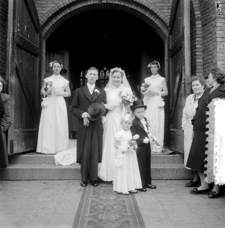 Huwelijk zwemster Lies Bonnier met Chris Burg , Den Bosch, Bestanddeelnr 906-1126