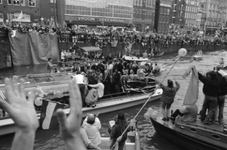 Huldiging Nederlands elftal na Europees kampioenschap 1988 te Munchen in Amsterd, Bestanddeelnr 934-2743