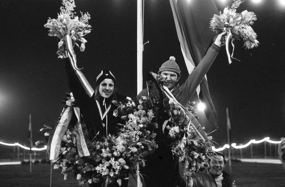 Huldiging Sophie Westenbroek (links) en Ton de Groot, Bestanddeelnr 927-0070