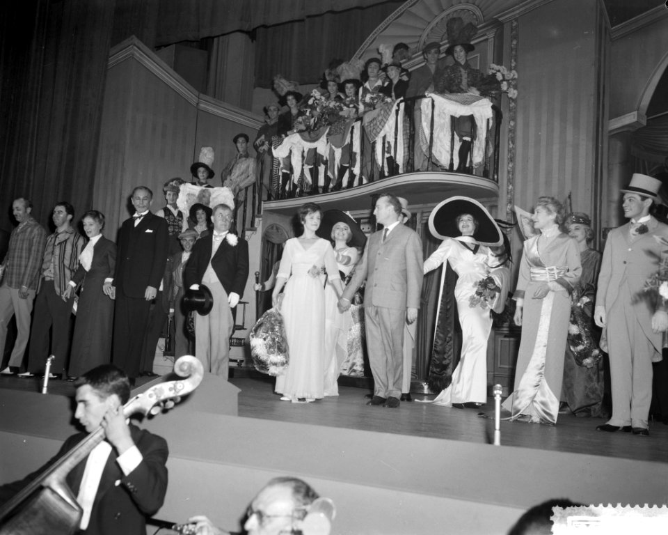 Huldiging spelers My fair lady na premier te Rotterdam, Bestanddeelnr 911-6392