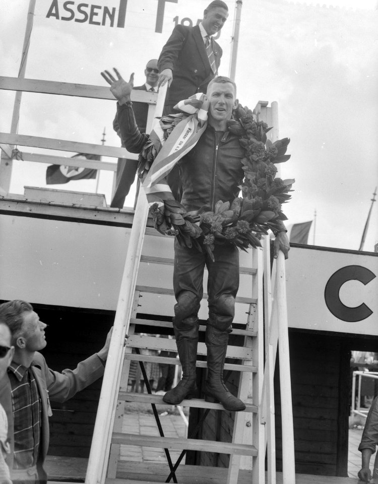Huldiging Bob Brown (winnaar 350cc), Bestanddeelnr 910-4757