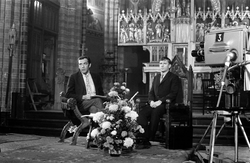 Huldiging Gerard K. van het Reve i.v.m. de toekenning van de P.C. Hooftprijs in , Bestanddeelnr 922-8988
