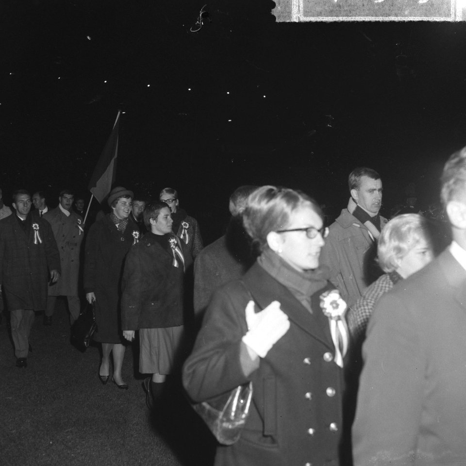 Huldiging Olympische ploeg, de deelnemers komen het Olympisch Stadion binnen, Bestanddeelnr 917-0929