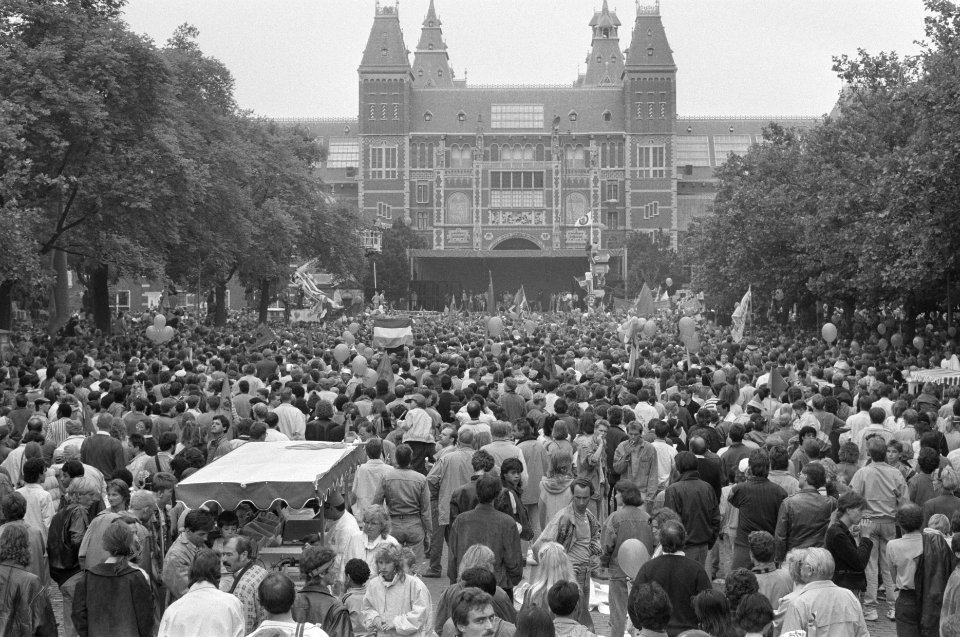 Huldiging Nederlands elftal na Europees kampioenschap 1988 te Munchen in Amsterd, Bestanddeelnr 934-2753