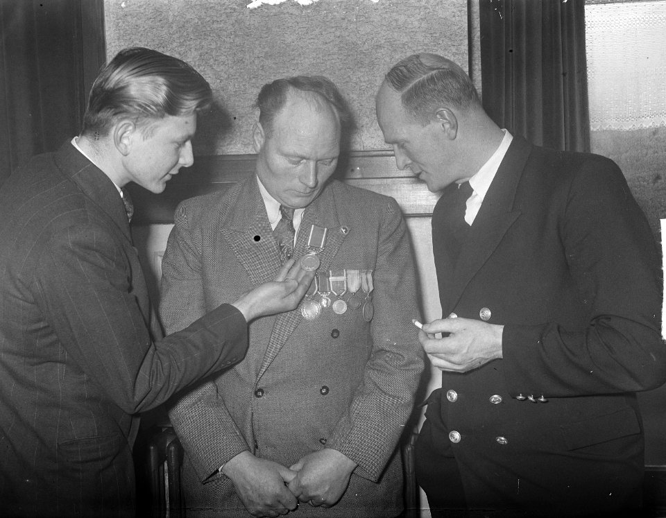 Huldiging bemanning Neeltje Jacoba te IJmuiden, Bestanddeelnr 904-4001