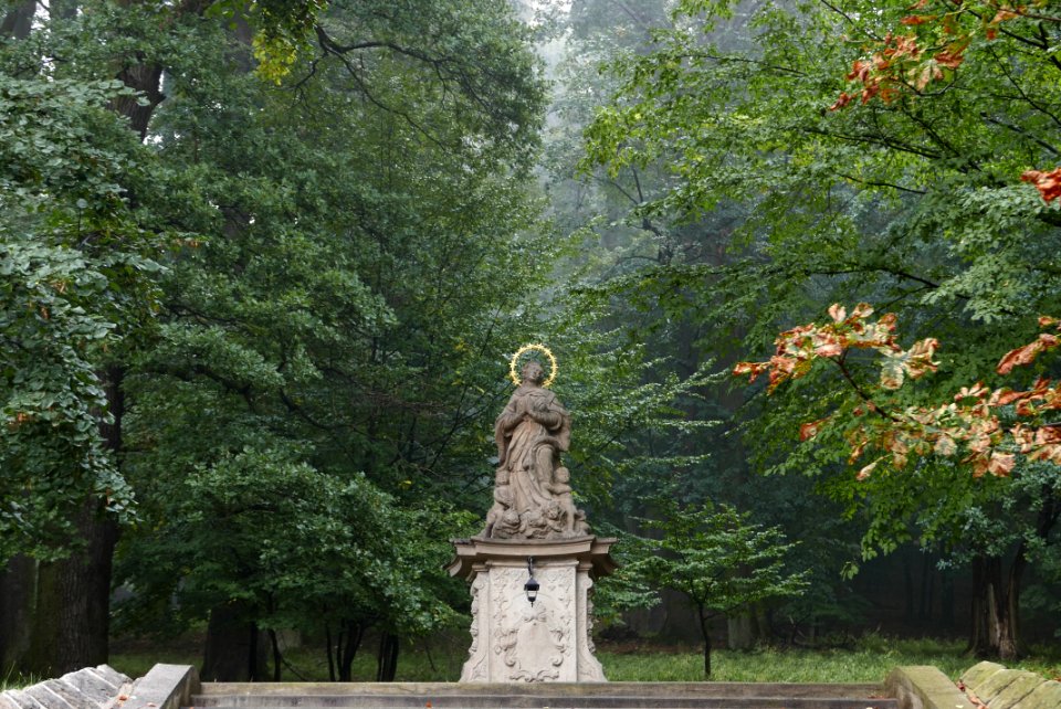 Hukvaldy, obora, brána, skulptura
