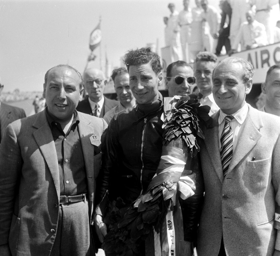 Huldiging En rico Lorenzetti (winnaar 250cc), Bestanddeelnr 905-1933