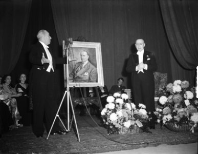 Huldiging Cor Ruys in Stadsschouwburg 40 jarig jubileum met Anton Ruys, Bestanddeelnr 904-2869