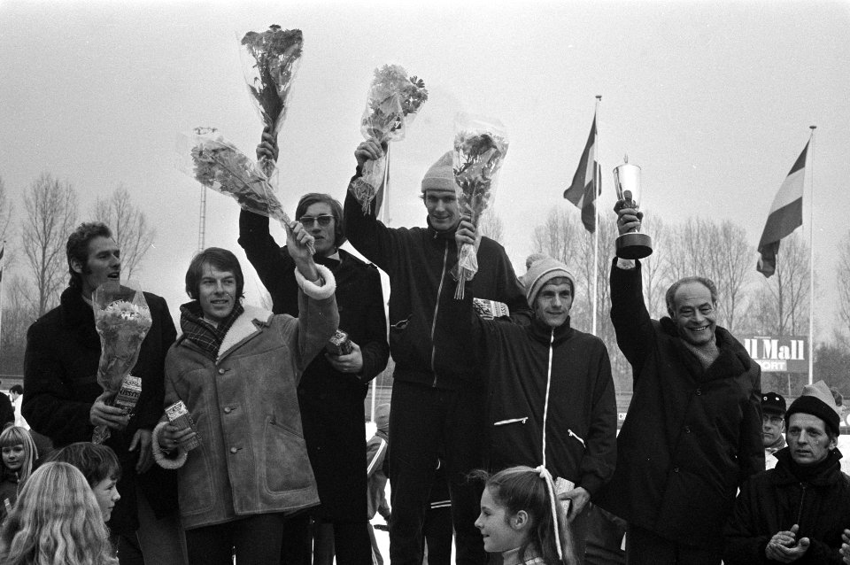 Huldiging Friese schaatsploeg Bleeker, Van Helden, Palsma, Jappie van Dijk, Hoek, Bestanddeelnr 925-1596
