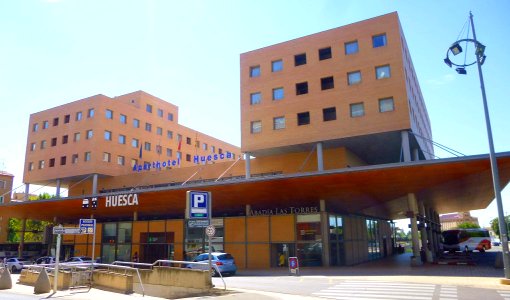 Huesca - Estación y Sercotel Aparthotel Huesca 1