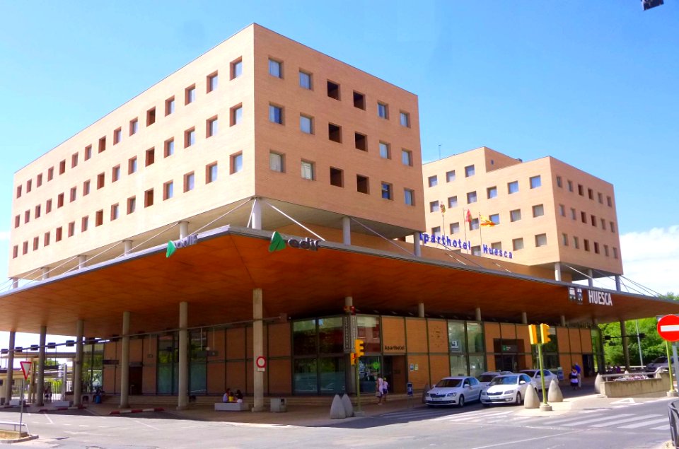 Huesca - Estación y Sercotel Aparthotel Huesca 2