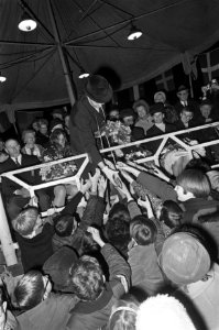 Huldiging Carry Geyssen in Indische buurt, Bestanddeelnr 921-0942