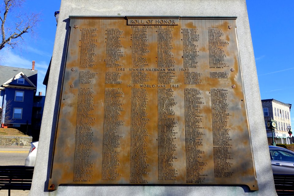 Hudson War Memorial plaque - Hudson, Massachusetts - DSC08754