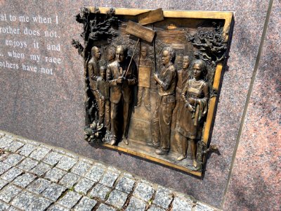 Hubert H. Humphrey Memorial-relief
