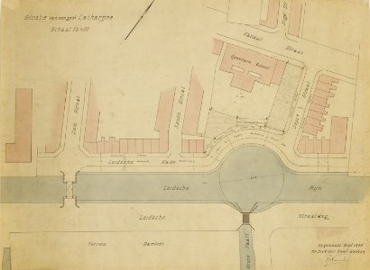 HUA-216065-Kaart van het terrein tussen de Kanaalstraat Leidseweg Damstraat te Utrecht met weergave van wegen watergangen en bebouwing met een geprojecteerde weg
