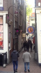 Huis met latere gevel onder rechte lijst
