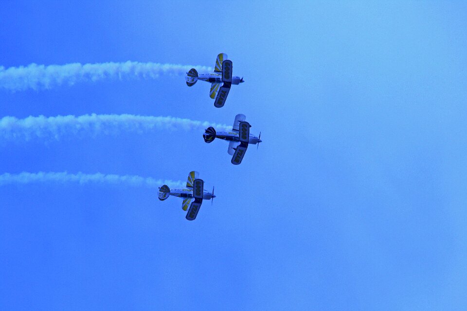 Aerobatic display formation