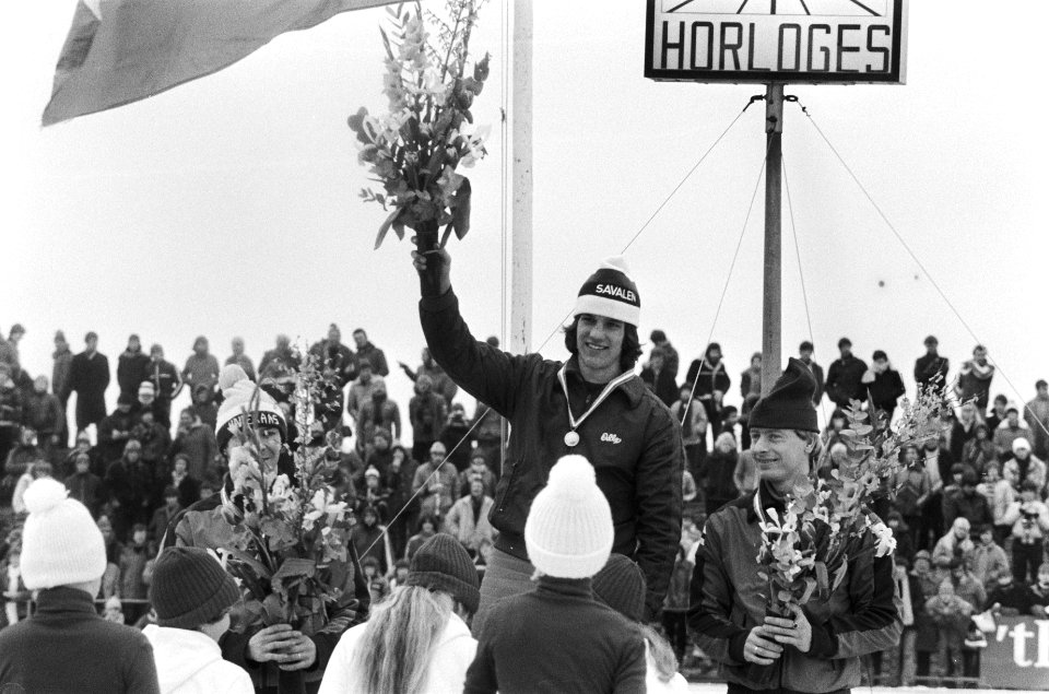 Huldiging 3000 meter, van links naar rechts Hilbert van der Duim (tweede), Eric , Bestanddeelnr 930-1377