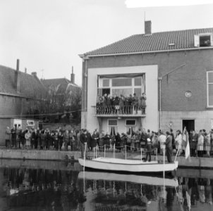 Huldiging Kees Verkerk in Puttershoek, op balkon gemeentehuis, Bestanddeelnr 918-9343
